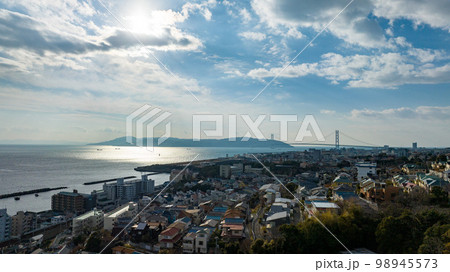 2023年1月 神戸市垂水区塩屋上空から明石海峡大橋方面の街並み 2023年1月 神戸市垂水区塩屋上空から明石海峡大橋方面の街並み 98945573