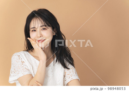 女性の美容イメージ 98948053