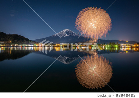 【山梨県】河口湖冬花火 【山梨県】河口湖冬花火 98948485
