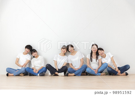 世代別　女性の悩み 98951592