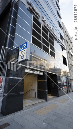 JR大阪天満宮駅、大阪メトロ堺筋線、谷町線の南森町駅出入口（4号出入口） 98952676