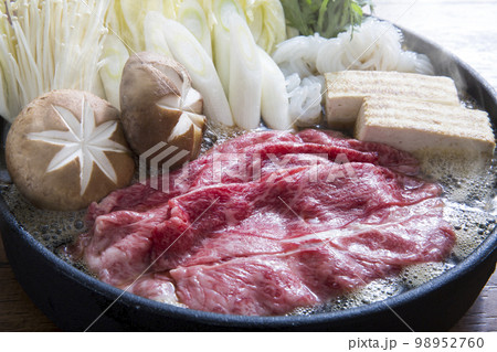 すき焼き 和牛の料理 すき焼き 和牛の料理 98952760