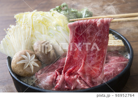 すき焼き 和牛の料理 すき焼き 和牛の料理 98952764