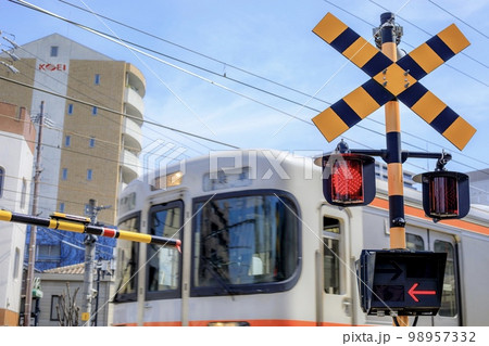 全方向警報灯タイプの踏切 98957332