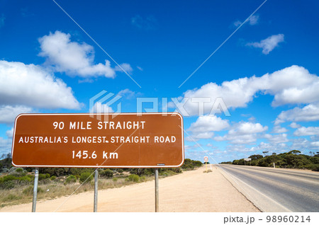 ナラボー平原にあるオーストラリアで一番長い直線道路のはじまり ナラボー平原にあるオーストラリアで一番長い直線道路のはじまり 98960214