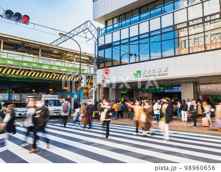 東京コリアンタウン　新大久保駅　※一部ソフトフォーカス 98960656