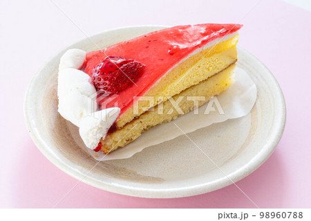 【デザート素材】いちごのタルトケーキ【食べ物素材】 98960788