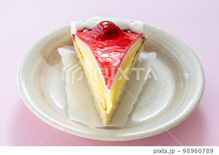 【デザート素材】いちごのタルトケーキ【食べ物素材】 98960789