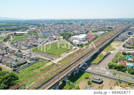 新幹線の線路の空撮 新幹線の線路の空撮 98960877
