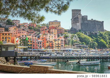 Marina of Lerici with the colorful houses and castle,Liguria, Italy 98961883