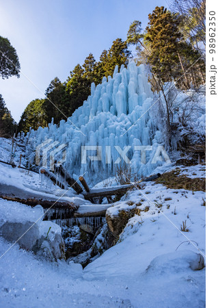【愛知県】湧水広場の氷瀑・いなぶの氷瀑 98962350