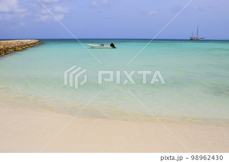 Secluded turquoise beach in Aruba, Caribbean Blue sea, Duth Antilles 98962430