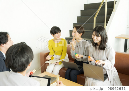 おもちゃの開発風景 おもちゃの開発風景 98962651