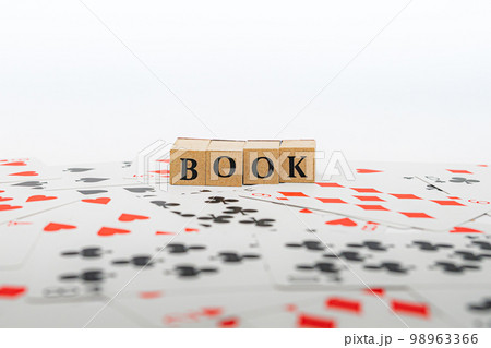 トランプと木のブロック　BOOK 98963366