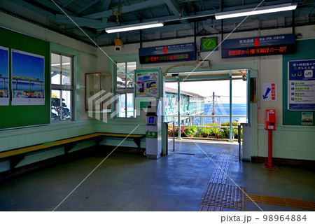 JR東日本の木造駅舎 根府川駅の風景 JR東日本の木造駅舎 根府川駅の風景 98964884