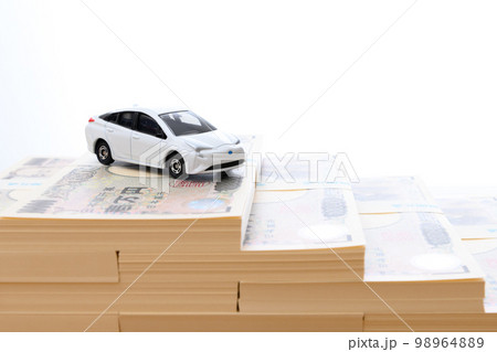 自動車の販売台数の推移 業界相場 所有率 車離れ 百万円の札束の階段 一千万円 2022年の一万円札 自動車の販売台数の推移 業界相場 所有率 車離れ 百万円の札束の階段 一千万円 2022年の一万円札 98964889