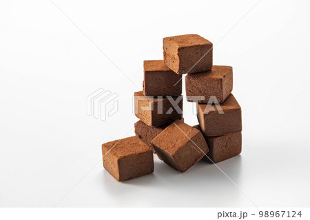 チョコレートのブロック 98967124
