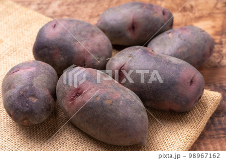 じゃがいも　品種はグランドペチカ 98967162