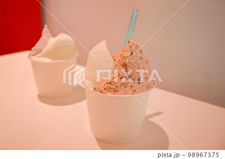 海外スタンドのかわいいジェラート 海外スタンドのかわいいジェラート 98967375