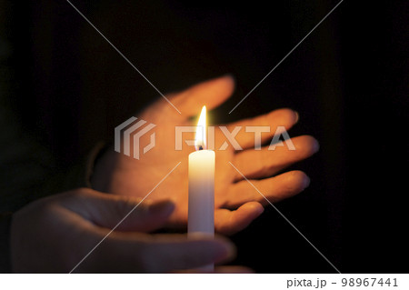 ロウソクの明かり ロウソクの明かり 98967441