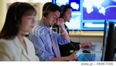 Customer service operator tired Customer service operator tired 98967506