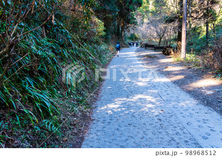 高尾山登山 一号路出発点 清滝駅前 高尾山登山 一号路出発点 清滝駅前 98968512