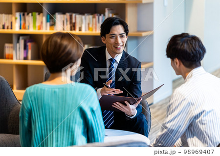 カウンセリング 98969407