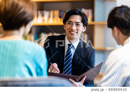 カウンセリング 98969410