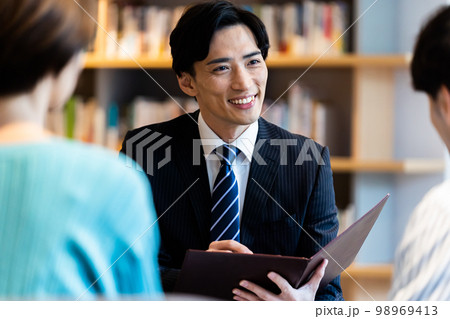 カウンセリング 98969413