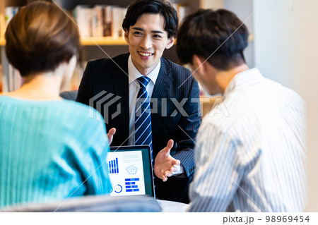 コンサルタント 98969454