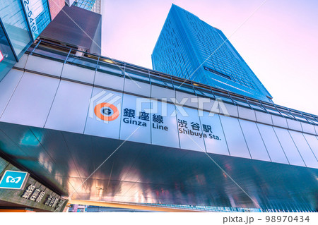 日本の東京都市景観　銀座線渋谷駅。遂に側面に銀座線渋谷駅の文字が登場… 98970434