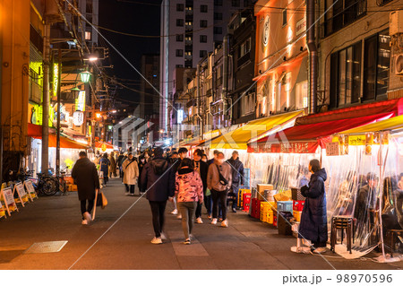 《東京都》浅草飲み屋街・ホッピー通り 98970596