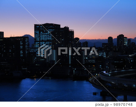 富士山も見える芝浦夜景 富士山も見える芝浦夜景 98970748