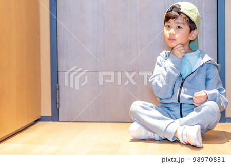 子供 男の子 幼稚園児 98970831