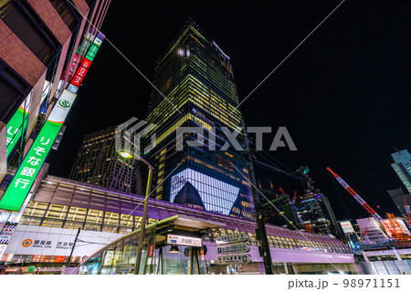 日本の東京都市景観　銀座線渋谷駅。遂に側面に銀座線渋谷駅の文字がお目見えした… 98971151