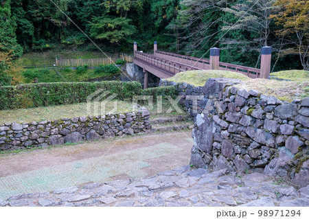 東京都　秋　八王子城址　曳橋 98971294