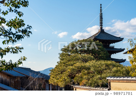 Yasaka Pagoda. Beautiful landscape of Higashiyama ward, Kyoto, Japan. 98971701
