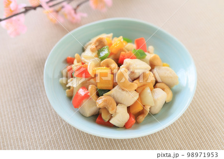 鶏肉とカシューナッツ炒め 98971953