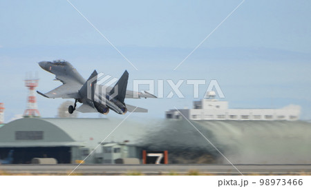 インド空軍スホーイSu-30MKI離陸 インド空軍スホーイSu-30MKI離陸 98973466