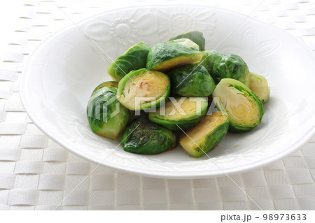 芽キャベツの料理 バターソテー 芽キャベツの料理 バターソテー 98973633