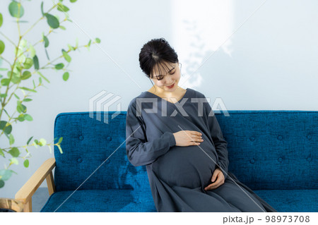 妊婦 リビング 妊婦 リビング 98973708