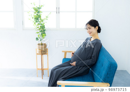 妊婦 リビング 妊婦 リビング 98973715