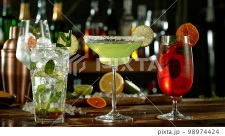 Preparation of cocktail drinks on bar. 98974424
