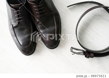 Stylish men's shoes and belt 98975621