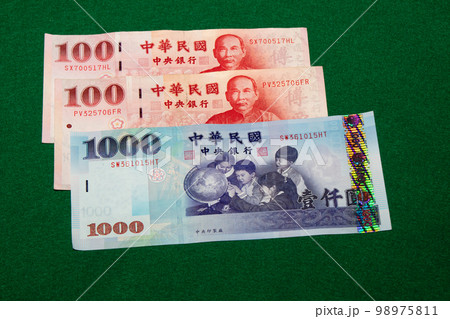 台湾の紙幣の物撮り 98975811
