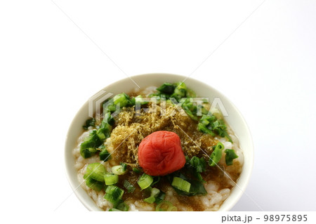 とろろ昆布と梅干しのだし茶漬け とろろ昆布と梅干しのだし茶漬け 98975895