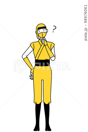 疑問を持つ忍者のコスプレをした女性 98976061