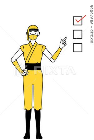 チェックリストを指さす忍者のコスプレをした女性 98976066