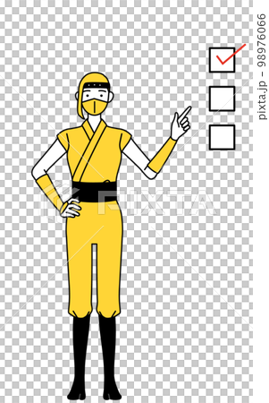 チェックリストを指さす忍者のコスプレをした女性 98976066