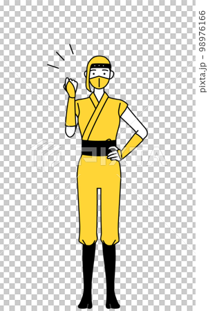 一個穿著忍者服裝的女人在做膽量姿勢 一個穿著忍者服裝的女人在做膽量姿勢 98976166